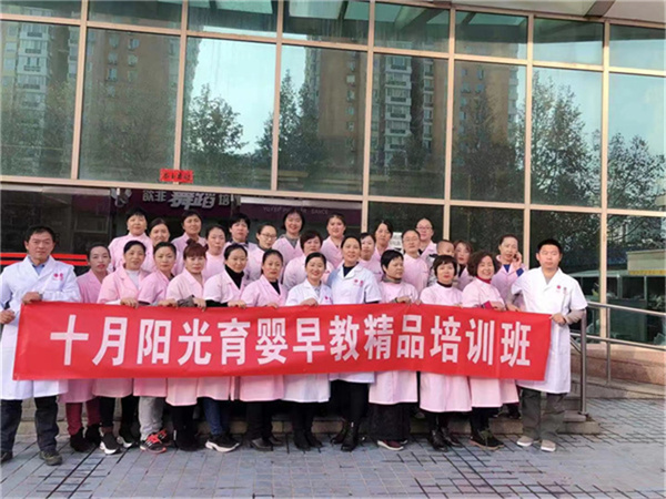 做月嫂还是做育婴师哪个好，哪个工资高？(图2)
