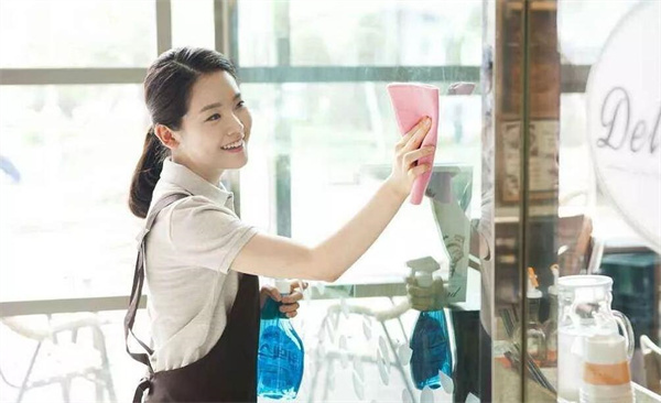 家政阿姨主动帮雇主整理物品到底是对还是错?(图1) 家政阿姨主动帮雇主整理物品到底是对还是错?(图1)