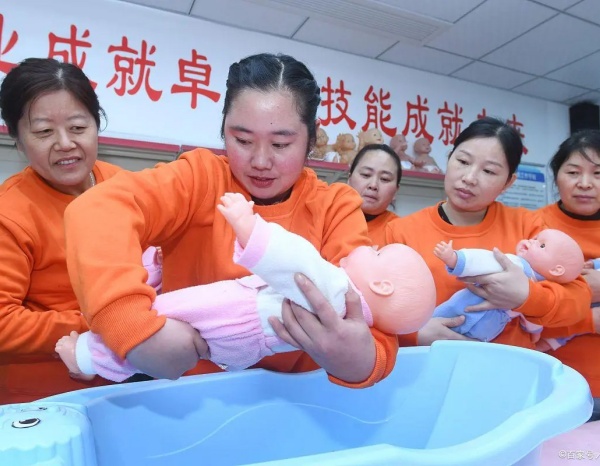 跨省月嫂证书通用:是否需要额外培训费用?(图1) 跨省月嫂证书通用:是否需要额外培训费用?(图1)