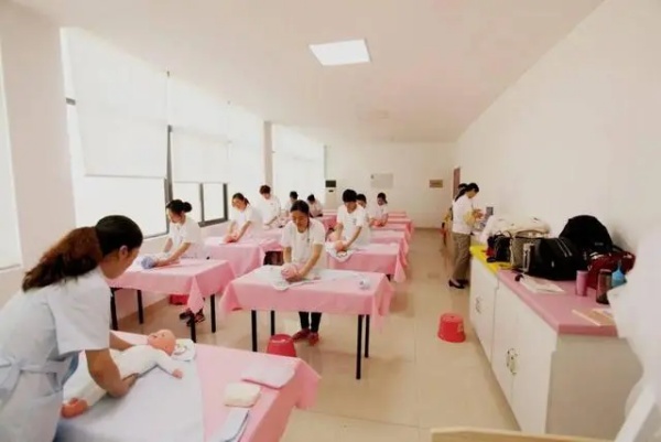 如何筛选优质育婴师培训机构？(图1)