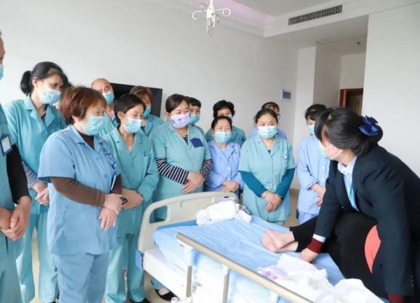 北京养老护理员培训支持脱产学习吗?(图1) 北京养老护理员培训支持脱产学习吗?(图1)