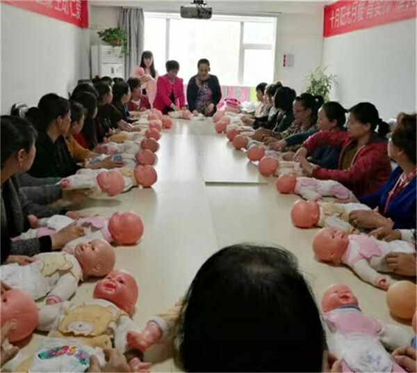 北京学育婴师需要多长时间?零基础多久能上岗(图1) 北京学育婴师需要多长时间?零基础多久能上岗(图1)